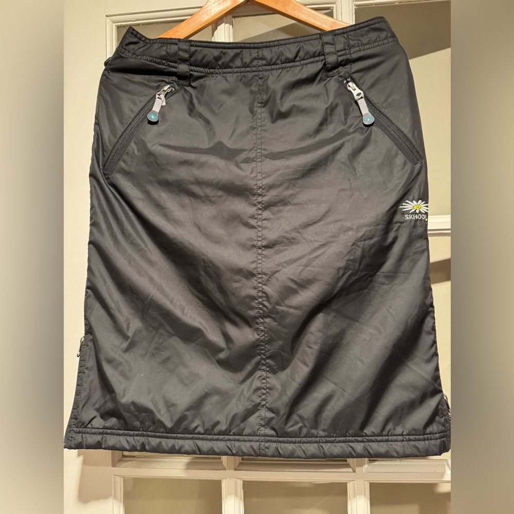 SKHOOP Skirt - Black  - Size Medium- Perfect For Fall/ Winter